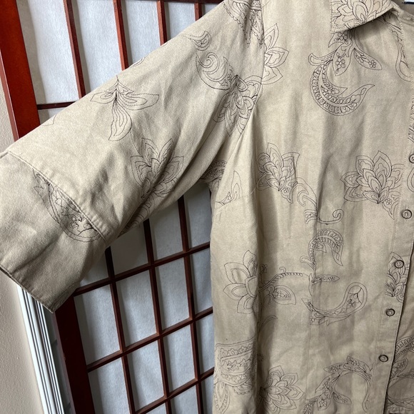 Tan brown button down top w paisley floral - Picture 4 of 6